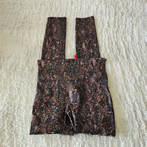 Spanx Faux Leather Snake Shine Legging Size Small - Picture 6 of 7
